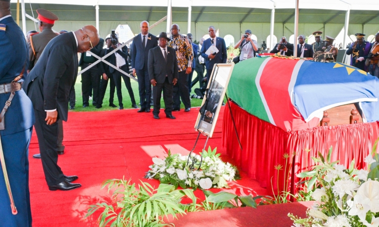 Le Président Félix Tshisekedi a rendu hommage au Dr Hage G. Geingob de Namibie