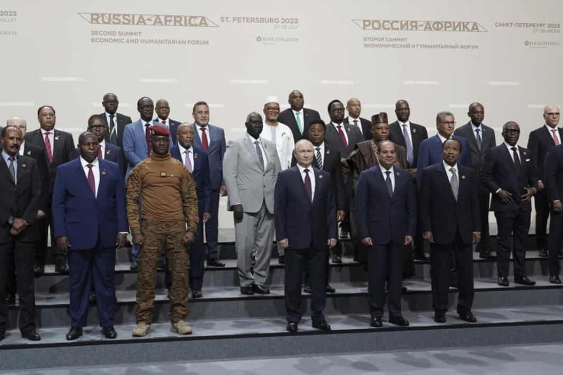 La photo de famille du sommet Russie-Afrique, qui s'est tenu les 27 et 28 juillet 2023 à Saint-Pétersbourg. Alexei Danichev, Sputnik, Kremlin Pool Photo via AP