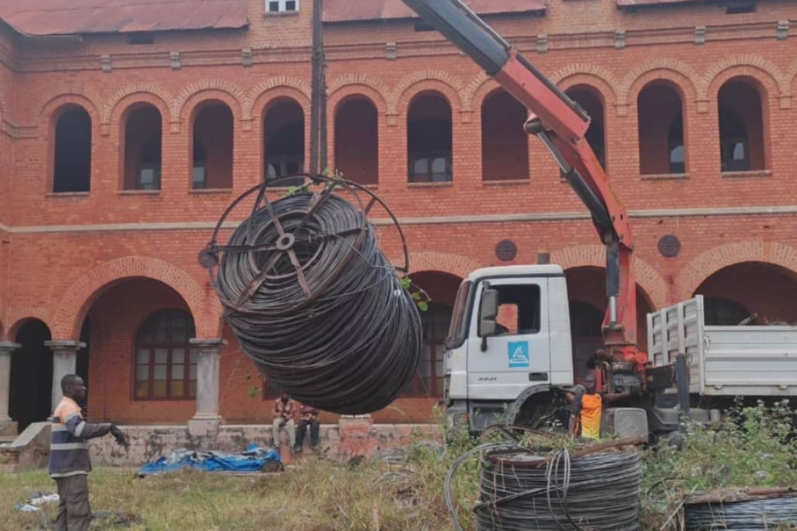 La SNEL dément l'abandon des matériels au séminaire de Mayidi Bientôt Ngeba et Lemfu seront électrifiés.