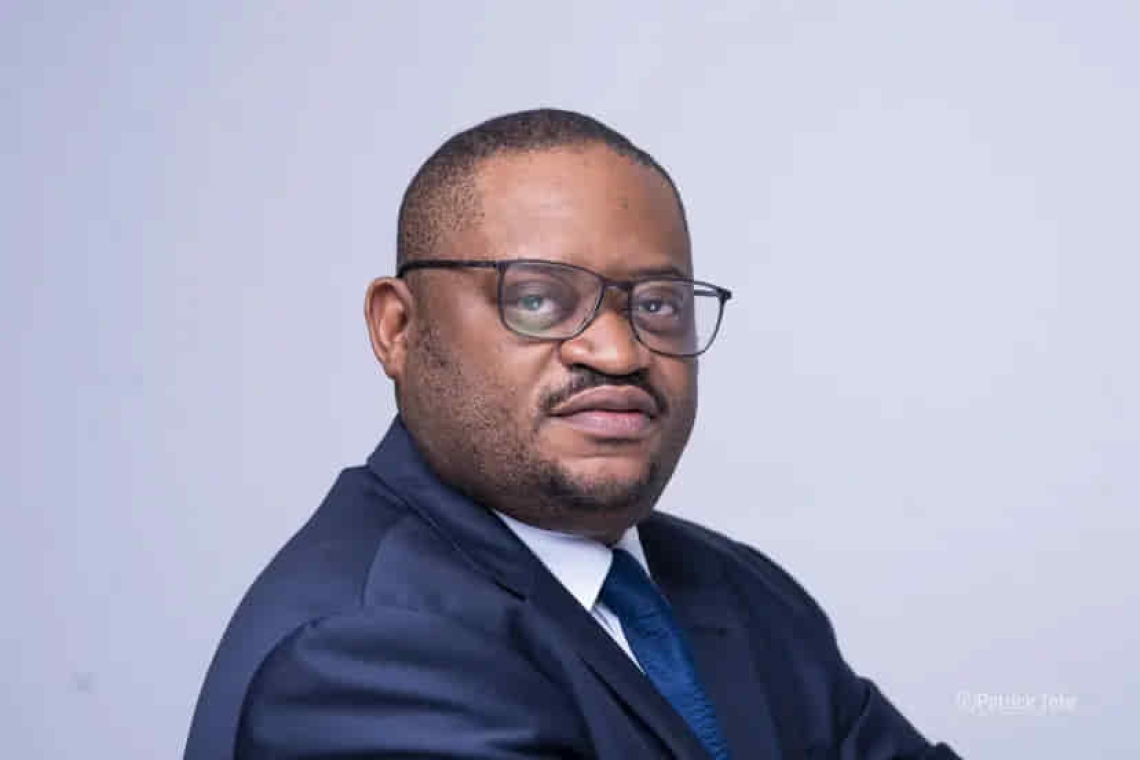 Soutien et encouragement de l'administration des finances à Doudou Fwamba Likunde Li-Botayi