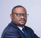 Soutien et encouragement de l'administration des finances à Doudou Fwamba Likunde Li-Botayi